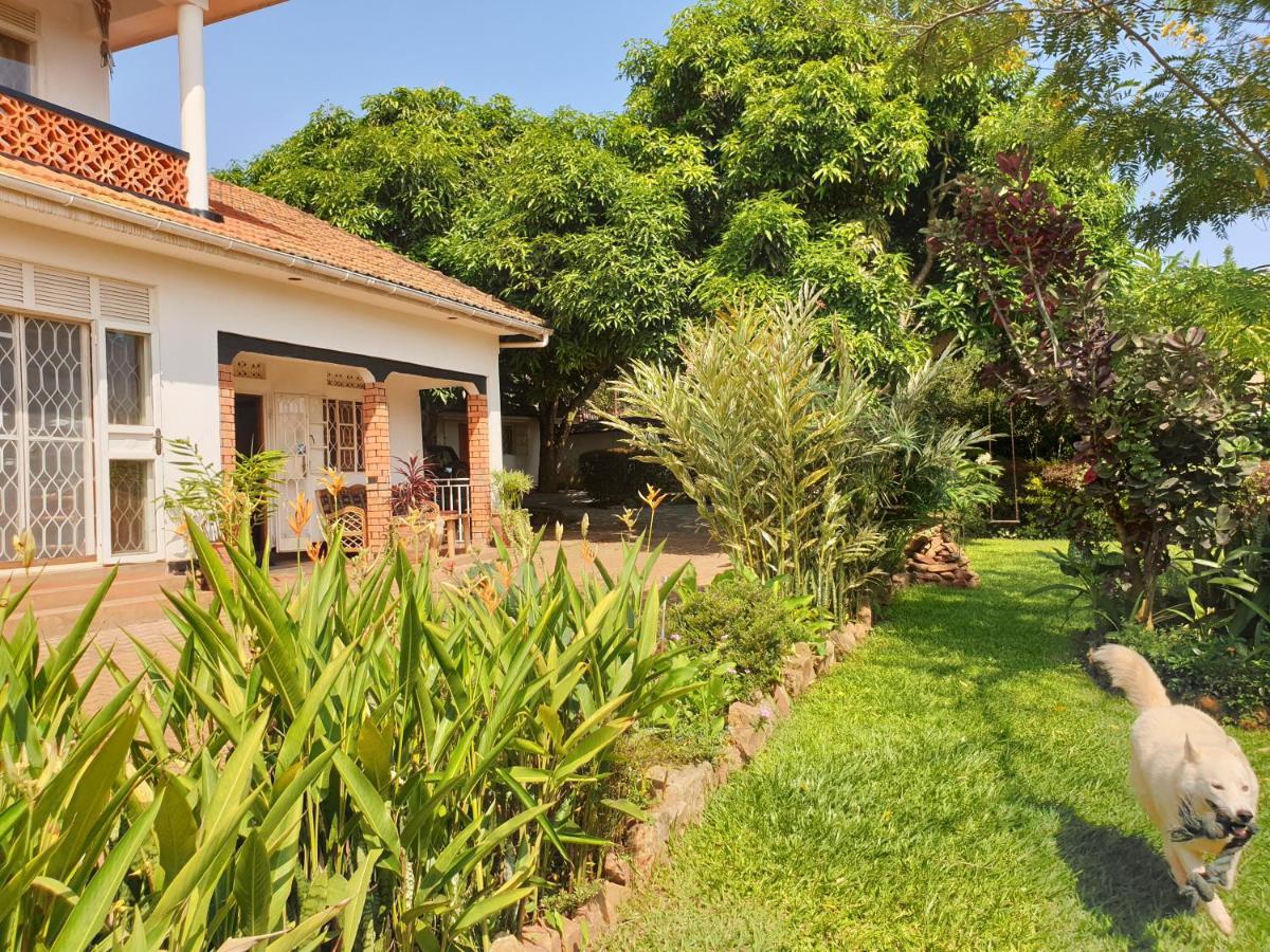 Alison & Dave'S Guesthouse Entebbe Exterior foto