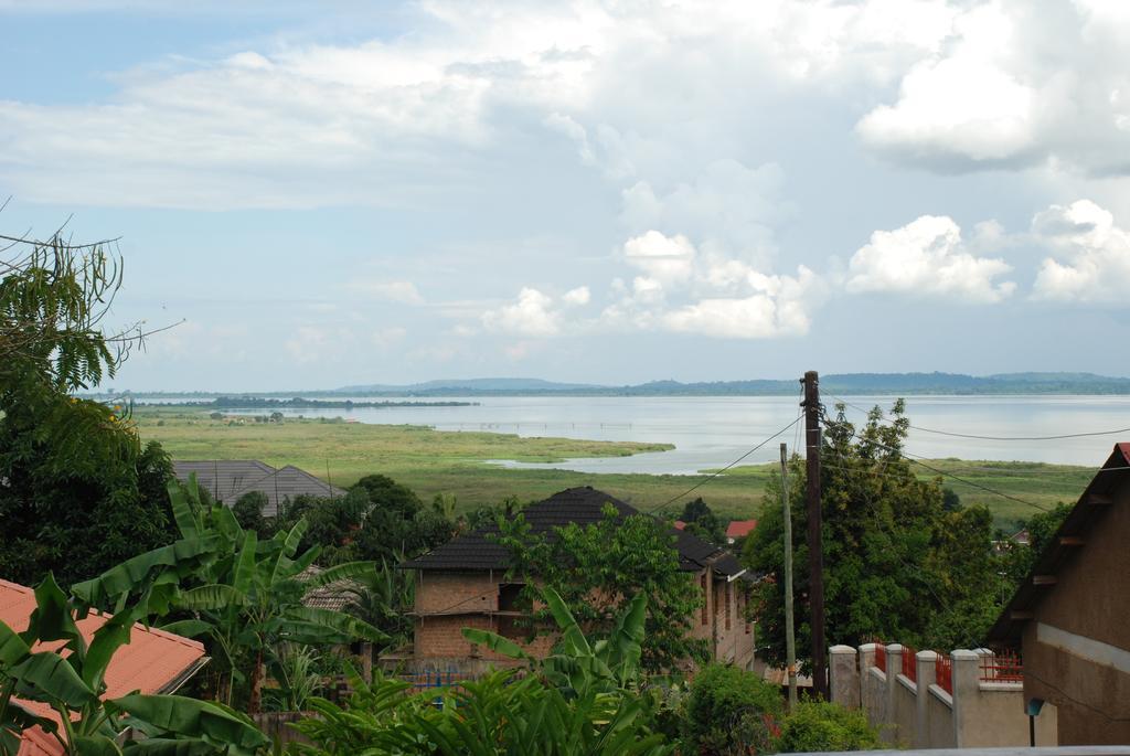 Alison & Dave'S Guesthouse Entebbe Exterior foto